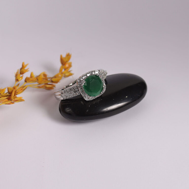 Emerald stone ring (R75)